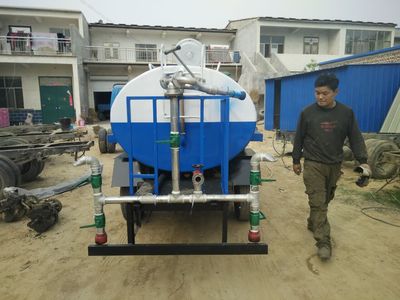 臨沂灑水車(chē)廠家產(chǎn)品圖片賞析——菏澤市牡丹區(qū)旺遠(yuǎn)環(huán)衛(wèi)機(jī)械銷(xiāo)售中心