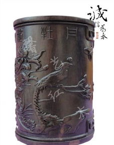 紅木筆筒 文房雅器與商務(wù)禮品的完美融合——黑梓木雕刻牡丹工藝品探析
